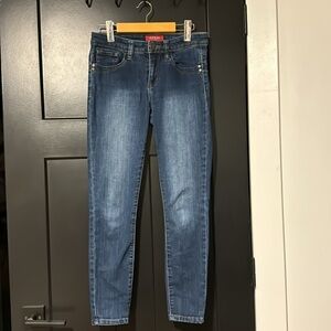 🎉 Guess Mid-rise Medium Dark Wash Skinny Jeans